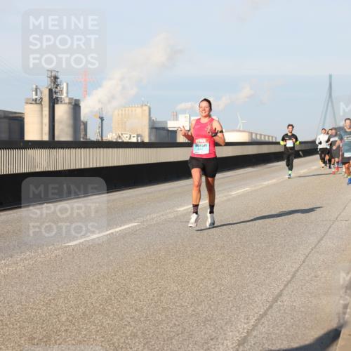 03.10.2025 - Köhlbrandbrückenlauf Lena Gebhardt http://msf.ph/oto/9109814 03.10.2025 09:41:26 Position 2  meine-sportfotos.de