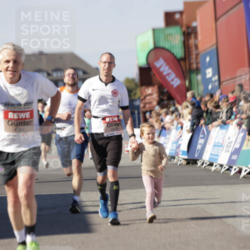 03.10.2025 - Köhlbrandbrückenlauf Jannik Wohlers http://msf.ph/oto/9109822 03.10.2025 13:00:07 Ziel 4020, 4192, 4261, 4319, 6097, 6203, 6368, 6798 meine-sportfotos.de