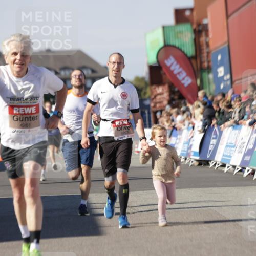03.10.2025 - Köhlbrandbrückenlauf Jannik Wohlers http://msf.ph/oto/9109831 03.10.2025 13:00:07 Ziel 4020, 4192, 4261, 4319, 6097, 6203, 6368, 6798 meine-sportfotos.de