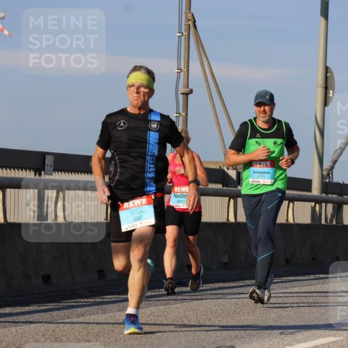 03.10.2025 - Köhlbrandbrückenlauf Strokosch-Dieckow http://msf.ph/oto/9109870 03.10.2025 09:41:15 Position 2 3832, 3251, 3731 meine-sportfotos.de