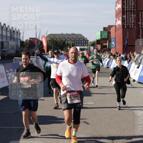 03.10.2025 - Köhlbrandbrückenlauf Jannik Wohlers http://msf.ph/oto/9109887 03.10.2025 13:29:54 Ziel 4714, 4825, 5119, 5120, 5260, 5333, 5369, 5574, 5587, 5621, 5930, 5944, 6066, 6234, 6570, 6698 meine-sportfotos.de