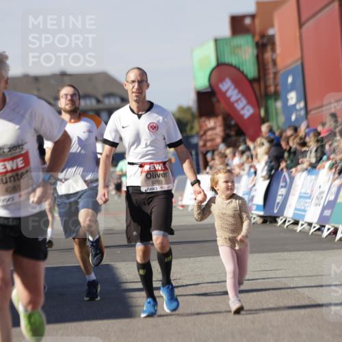 03.10.2025 - Köhlbrandbrückenlauf Jannik Wohlers http://msf.ph/oto/9109890 03.10.2025 13:00:07 Ziel 4020, 4192, 4261, 4319, 6097, 6203, 6368, 6798 meine-sportfotos.de
