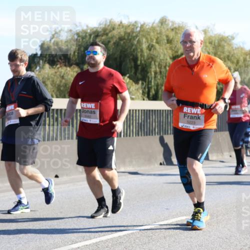 03.10.2025 - Köhlbrandbrückenlauf Strokosch-Dieckow http://msf.ph/oto/9109909 03.10.2025 12:26:10 Position 3 6581, 6582, 5223 meine-sportfotos.de