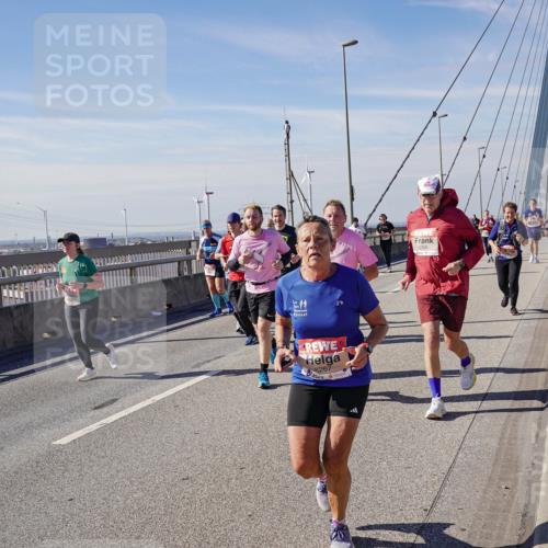 03.10.2025 - Köhlbrandbrückenlauf Michael Burmester http://msf.ph/oto/9109911 03.10.2025 12:52:19 Position 2 6267 meine-sportfotos.de