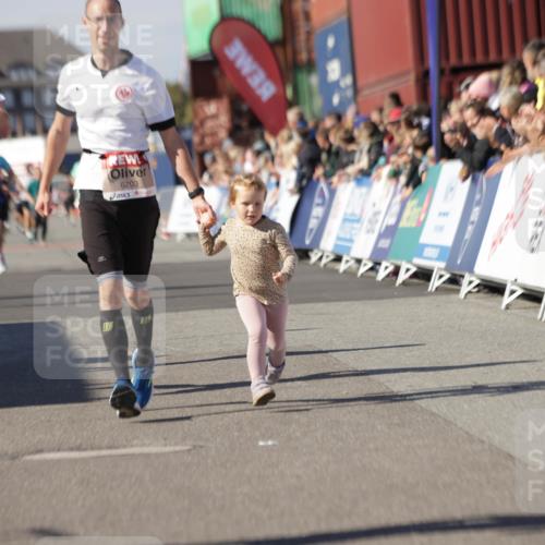 03.10.2025 - Köhlbrandbrückenlauf Jannik Wohlers http://msf.ph/oto/9109912 03.10.2025 13:00:08 Ziel 4020, 4192, 4261, 4319, 6097, 6203, 6368, 6798 meine-sportfotos.de