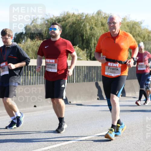 03.10.2025 - Köhlbrandbrückenlauf Strokosch-Dieckow http://msf.ph/oto/9109915 03.10.2025 12:26:10 Position 3 6581, 6582, 5223 meine-sportfotos.de