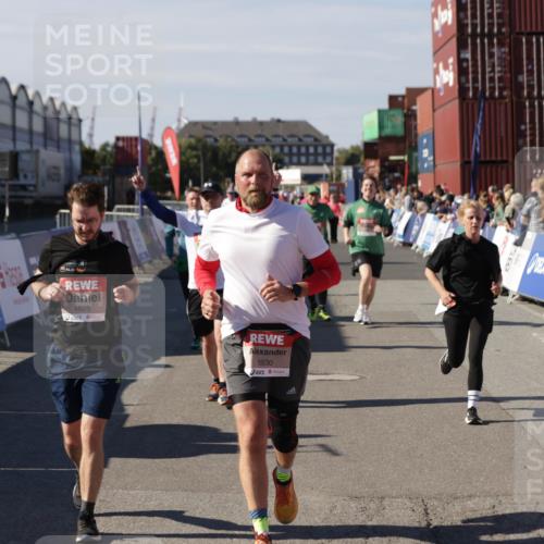 03.10.2025 - Köhlbrandbrückenlauf Jannik Wohlers http://msf.ph/oto/9109922 03.10.2025 13:29:54 Ziel 4714, 4825, 5119, 5120, 5260, 5333, 5369, 5574, 5587, 5621, 5930, 5944, 6066, 6234, 6570, 6698 meine-sportfotos.de