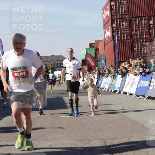 03.10.2025 - Köhlbrandbrückenlauf Jannik Wohlers http://msf.ph/oto/9109941 03.10.2025 13:00:09 Ziel 4020, 4192, 4261, 4319, 6097, 6203, 6368, 6798 meine-sportfotos.de