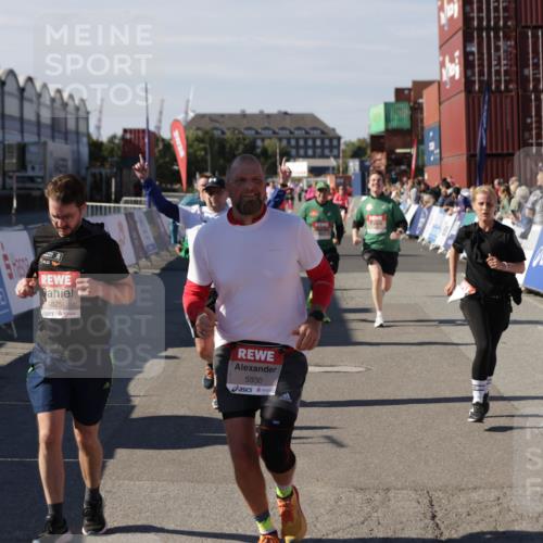 03.10.2025 - Köhlbrandbrückenlauf Jannik Wohlers http://msf.ph/oto/9109945 03.10.2025 13:29:54 Ziel 4714, 4825, 5119, 5120, 5260, 5333, 5369, 5574, 5587, 5621, 5930, 5944, 6066, 6234, 6570, 6698 meine-sportfotos.de