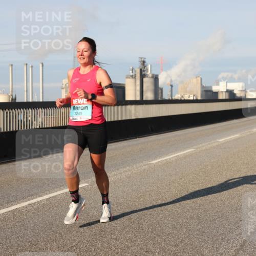 03.10.2025 - Köhlbrandbrückenlauf Lena Gebhardt http://msf.ph/oto/9109948 03.10.2025 09:41:28 Position 2 3249 meine-sportfotos.de