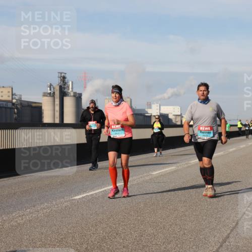 03.10.2025 - Köhlbrandbrückenlauf Lena Gebhardt http://msf.ph/oto/9109951 03.10.2025 10:14:51 Position 2 2612, 2613 meine-sportfotos.de