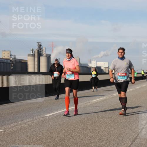 03.10.2025 - Köhlbrandbrückenlauf Lena Gebhardt http://msf.ph/oto/9109970 03.10.2025 10:14:51 Position 2 2612, 2613 meine-sportfotos.de