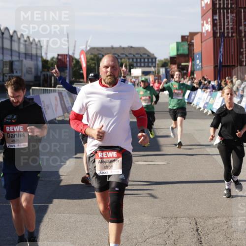 03.10.2025 - Köhlbrandbrückenlauf Jannik Wohlers http://msf.ph/oto/9109973 03.10.2025 13:29:54 Ziel 4714, 4825, 5119, 5120, 5260, 5333, 5369, 5574, 5587, 5621, 5930, 5944, 6066, 6234, 6570, 6698 meine-sportfotos.de