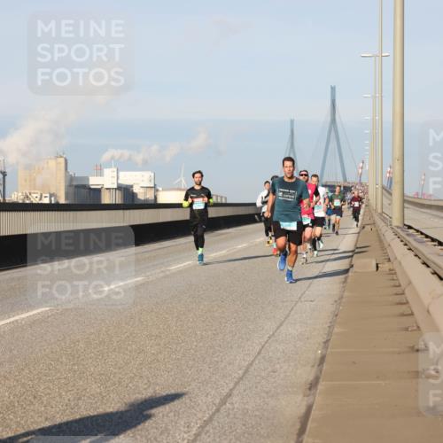 03.10.2025 - Köhlbrandbrückenlauf Lena Gebhardt http://msf.ph/oto/9109977 03.10.2025 09:41:28 Position 2  meine-sportfotos.de
