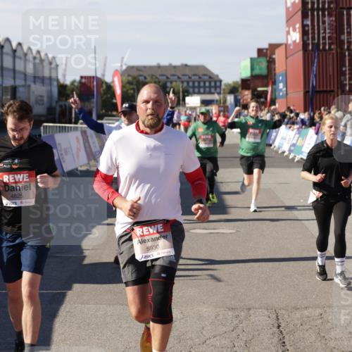 03.10.2025 - Köhlbrandbrückenlauf Jannik Wohlers http://msf.ph/oto/9109981 03.10.2025 13:29:54 Ziel 4714, 4825, 5119, 5120, 5260, 5333, 5369, 5574, 5587, 5621, 5930, 5944, 6066, 6234, 6570, 6698 meine-sportfotos.de