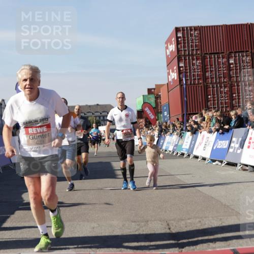03.10.2025 - Köhlbrandbrückenlauf Jannik Wohlers http://msf.ph/oto/9109984 03.10.2025 13:00:09 Ziel 4020, 4192, 4261, 4319, 6097, 6203, 6368, 6798 meine-sportfotos.de