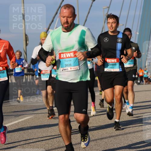 03.10.2025 - Köhlbrandbrückenlauf Strokosch-Dieckow http://msf.ph/oto/9109992 03.10.2025 09:41:29 Position 2 3806, 1595, 3462 meine-sportfotos.de