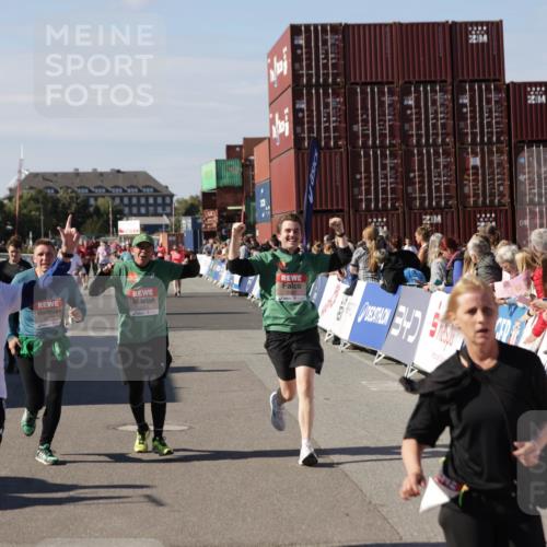 03.10.2025 - Köhlbrandbrückenlauf Jannik Wohlers http://msf.ph/oto/9110002 03.10.2025 13:29:56 Ziel 4714, 4825, 5260, 5333, 5369, 5574, 5587, 5621, 5930, 5944, 6066, 6234, 6570, 6698 meine-sportfotos.de