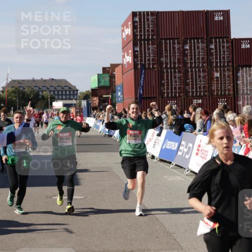 03.10.2025 - Köhlbrandbrückenlauf Jannik Wohlers http://msf.ph/oto/9110007 03.10.2025 13:29:56 Ziel 4714, 4825, 5260, 5333, 5369, 5574, 5587, 5621, 5930, 5944, 6066, 6234, 6570, 6698 meine-sportfotos.de