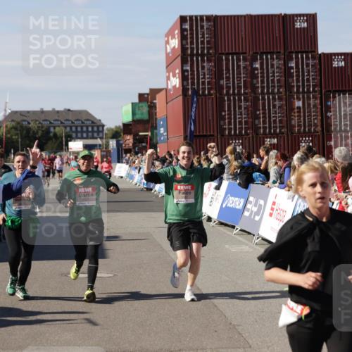 03.10.2025 - Köhlbrandbrückenlauf Jannik Wohlers http://msf.ph/oto/9110013 03.10.2025 13:29:56 Ziel 4714, 4825, 5260, 5333, 5369, 5574, 5587, 5621, 5930, 5944, 6066, 6234, 6570, 6698 meine-sportfotos.de