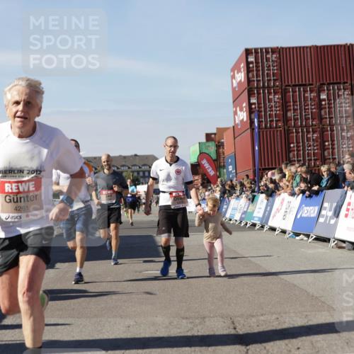 03.10.2025 - Köhlbrandbrückenlauf Jannik Wohlers http://msf.ph/oto/9110018 03.10.2025 13:00:09 Ziel 4020, 4192, 4261, 4319, 6097, 6203, 6368, 6798 meine-sportfotos.de