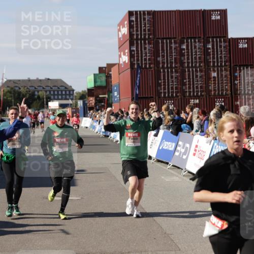 03.10.2025 - Köhlbrandbrückenlauf Jannik Wohlers http://msf.ph/oto/9110021 03.10.2025 13:29:56 Ziel 4714, 4825, 5260, 5333, 5369, 5574, 5587, 5621, 5930, 5944, 6066, 6234, 6570, 6698 meine-sportfotos.de