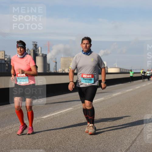 03.10.2025 - Köhlbrandbrückenlauf Lena Gebhardt http://msf.ph/oto/9110029 03.10.2025 10:14:53 Position 2 2612, 2613 meine-sportfotos.de