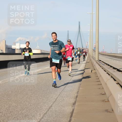 03.10.2025 - Köhlbrandbrückenlauf Lena Gebhardt http://msf.ph/oto/9110035 03.10.2025 09:41:30 Position 2 2024, 3223 meine-sportfotos.de