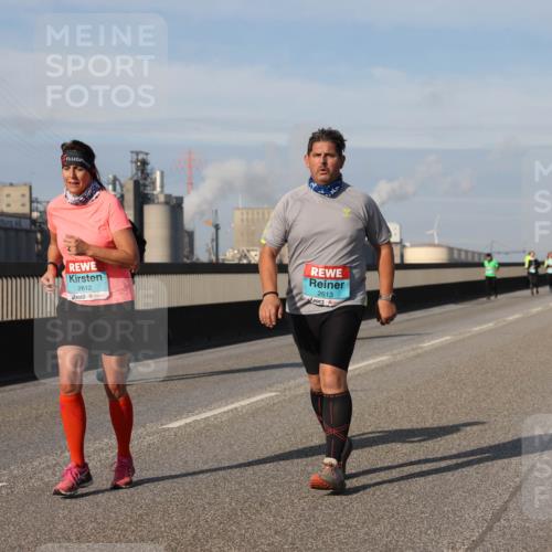 03.10.2025 - Köhlbrandbrückenlauf Lena Gebhardt http://msf.ph/oto/9110041 03.10.2025 10:14:53 Position 2 2612, 2613 meine-sportfotos.de