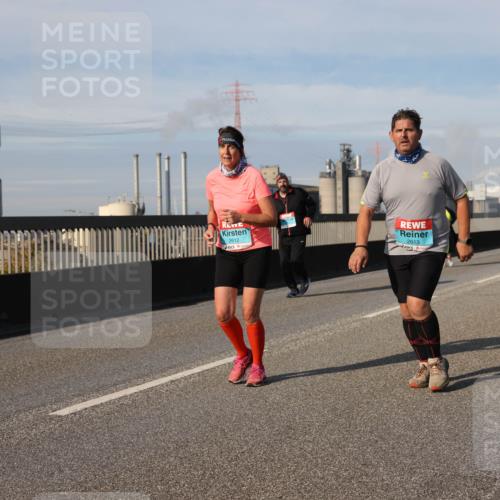 03.10.2025 - Köhlbrandbrückenlauf Lena Gebhardt http://msf.ph/oto/9110047 03.10.2025 10:14:53 Position 2 2612, 2613 meine-sportfotos.de