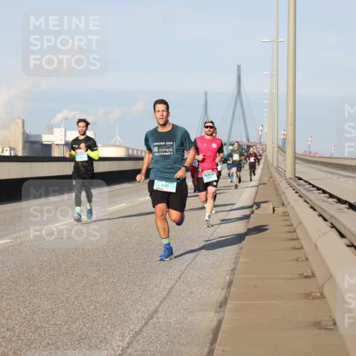 03.10.2025 - Köhlbrandbrückenlauf Lena Gebhardt http://msf.ph/oto/9110055 03.10.2025 09:41:30 Position 2 2024, 3223 meine-sportfotos.de