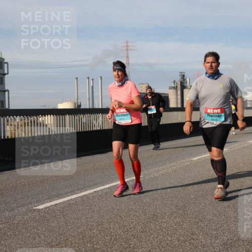 03.10.2025 - Köhlbrandbrückenlauf Lena Gebhardt http://msf.ph/oto/9110062 03.10.2025 10:14:53 Position 2 2612, 2613 meine-sportfotos.de