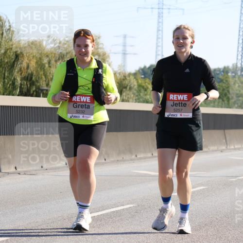 03.10.2025 - Köhlbrandbrückenlauf Strokosch-Dieckow http://msf.ph/oto/9110063 03.10.2025 12:26:45 Position 3 5232, 5257 meine-sportfotos.de