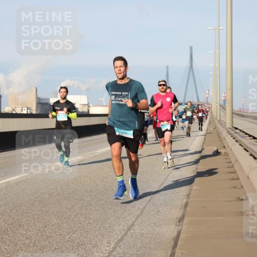 03.10.2025 - Köhlbrandbrückenlauf Lena Gebhardt http://msf.ph/oto/9110076 03.10.2025 09:41:31 Position 2 2024, 44, 18, 3223 meine-sportfotos.de