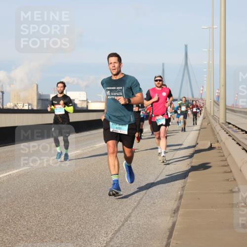 03.10.2025 - Köhlbrandbrückenlauf Lena Gebhardt http://msf.ph/oto/9110088 03.10.2025 09:41:31 Position 2 2024, 3223 meine-sportfotos.de