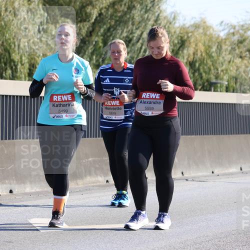 03.10.2025 - Köhlbrandbrückenlauf Strokosch-Dieckow http://msf.ph/oto/9110089 03.10.2025 12:27:16 Position 3 5499, 5819, 5559 meine-sportfotos.de