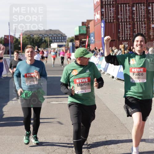 03.10.2025 - Köhlbrandbrückenlauf Jannik Wohlers http://msf.ph/oto/9110091 03.10.2025 13:29:57 Ziel 4714, 4825, 5260, 5333, 5369, 5574, 5587, 5621, 5930, 5944, 6066, 6234, 6570, 6698 meine-sportfotos.de
