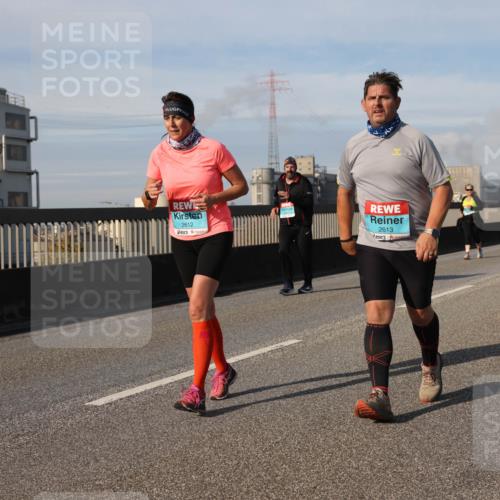 03.10.2025 - Köhlbrandbrückenlauf Lena Gebhardt http://msf.ph/oto/9110092 03.10.2025 10:14:54 Position 2 2612, 2613 meine-sportfotos.de
