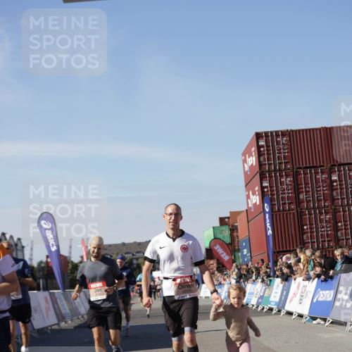 03.10.2025 - Köhlbrandbrückenlauf Jannik Wohlers http://msf.ph/oto/9110094 03.10.2025 13:00:10 Ziel 4020, 4192, 4261, 4319, 6097, 6203, 6368, 6798 meine-sportfotos.de