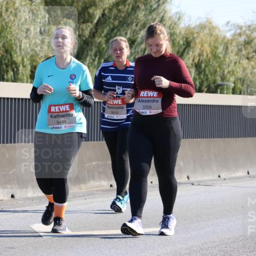 03.10.2025 - Köhlbrandbrückenlauf Strokosch-Dieckow http://msf.ph/oto/9110096 03.10.2025 12:27:16 Position 3 5499, 5819, 5559 meine-sportfotos.de