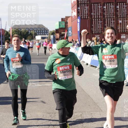 03.10.2025 - Köhlbrandbrückenlauf Jannik Wohlers http://msf.ph/oto/9110097 03.10.2025 13:29:57 Ziel 4714, 4825, 5260, 5333, 5369, 5574, 5587, 5621, 5930, 5944, 6066, 6234, 6570, 6698 meine-sportfotos.de