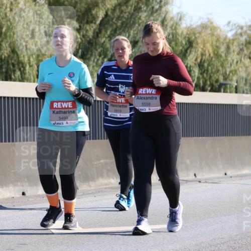 03.10.2025 - Köhlbrandbrückenlauf Strokosch-Dieckow http://msf.ph/oto/9110100 03.10.2025 12:27:16 Position 3 5499, 5819, 5559 meine-sportfotos.de