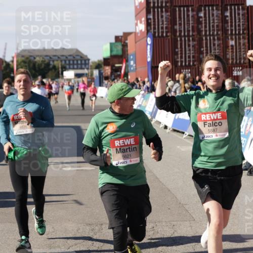 03.10.2025 - Köhlbrandbrückenlauf Jannik Wohlers http://msf.ph/oto/9110103 03.10.2025 13:29:57 Ziel 4714, 4825, 5260, 5333, 5369, 5574, 5587, 5621, 5930, 5944, 6066, 6234, 6570, 6698 meine-sportfotos.de