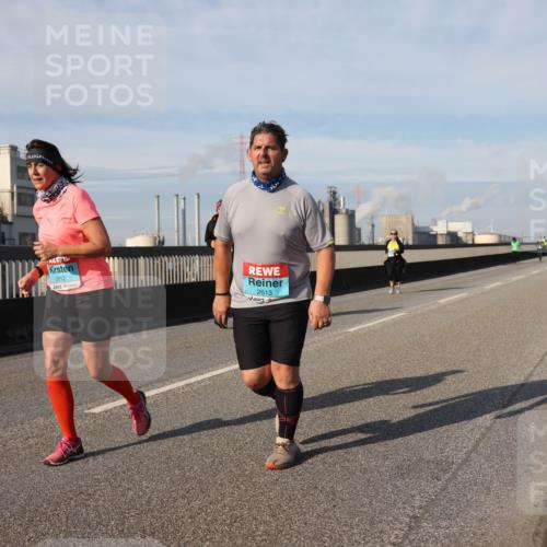 03.10.2025 - Köhlbrandbrückenlauf Lena Gebhardt http://msf.ph/oto/9110104 03.10.2025 10:14:54 Position 2 2612, 2613 meine-sportfotos.de