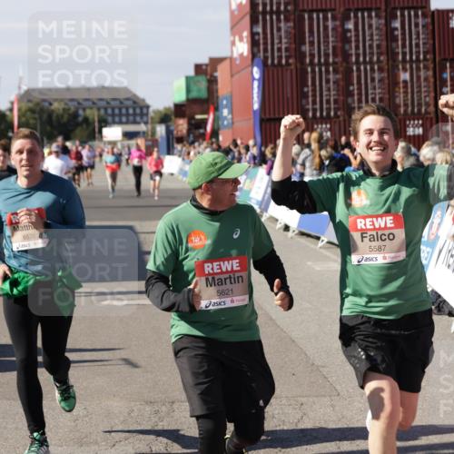 03.10.2025 - Köhlbrandbrückenlauf Jannik Wohlers http://msf.ph/oto/9110107 03.10.2025 13:29:58 Ziel 4459, 4714, 4825, 5333, 5369, 5574, 5587, 5621, 5930, 5944, 6066, 6234, 6570, 6698 meine-sportfotos.de