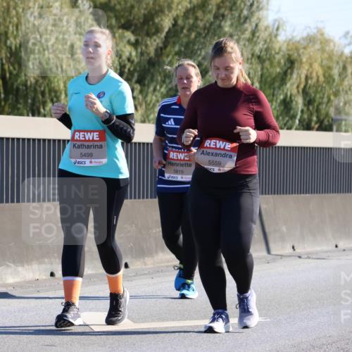 03.10.2025 - Köhlbrandbrückenlauf Strokosch-Dieckow http://msf.ph/oto/9110108 03.10.2025 12:27:16 Position 3 5499, 5819, 5559 meine-sportfotos.de