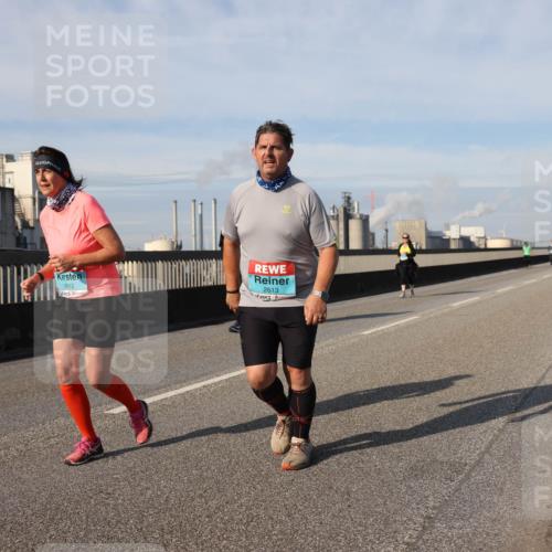 03.10.2025 - Köhlbrandbrückenlauf Lena Gebhardt http://msf.ph/oto/9110114 03.10.2025 10:14:54 Position 2 2612, 2613 meine-sportfotos.de