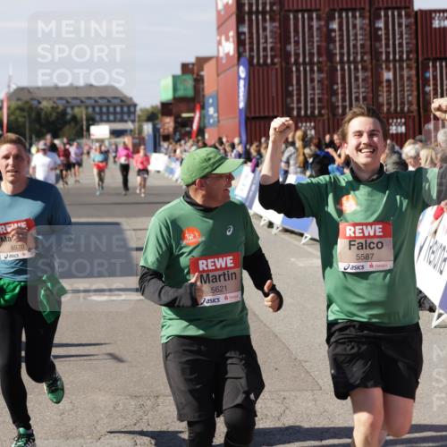 03.10.2025 - Köhlbrandbrückenlauf Jannik Wohlers http://msf.ph/oto/9110116 03.10.2025 13:29:58 Ziel 4459, 4714, 4825, 5333, 5369, 5574, 5587, 5621, 5930, 5944, 6066, 6234, 6570, 6698 meine-sportfotos.de