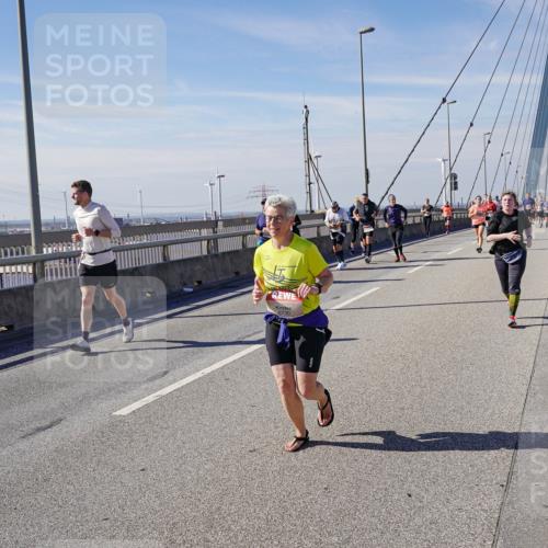 03.10.2025 - Köhlbrandbrückenlauf Michael Burmester http://msf.ph/oto/9110122 03.10.2025 12:52:30 Position 2 6730 meine-sportfotos.de