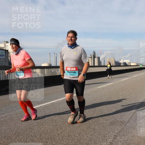 03.10.2025 - Köhlbrandbrückenlauf Lena Gebhardt http://msf.ph/oto/9110123 03.10.2025 10:14:54 Position 2 012, 2613 meine-sportfotos.de